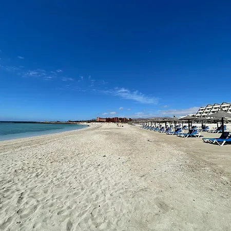 One Bedroom With Shared Pool By The Sea, Castillo Beach Appartement *