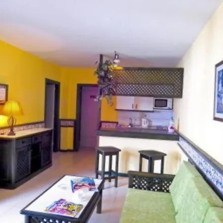 One Bedroom With Shared Pool By The Sea, Castillo Beach *
