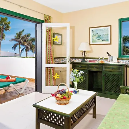 One Bedroom With Shared Pool By The Sea, Castillo Beach